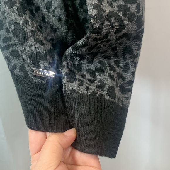 Calvin Klein Gray & Black Mock Neck Animal Print  Sweater w/ Silver Buttons- NWT - Picture 10 of 16